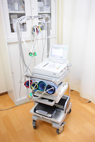 心電図および血管年齢測定器